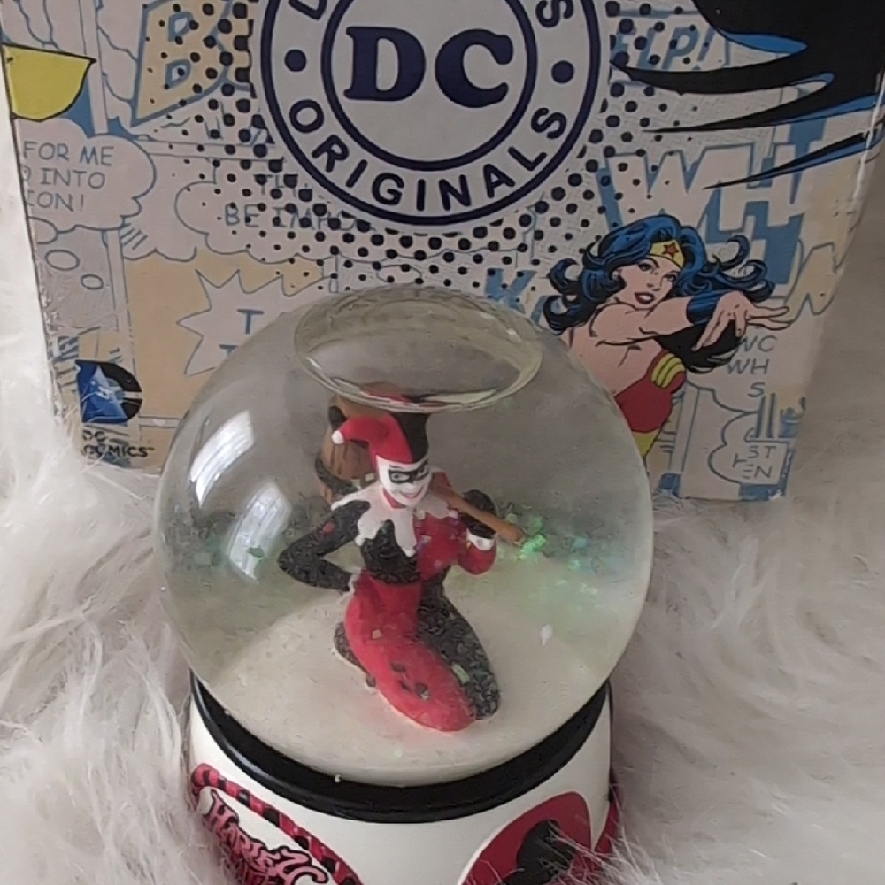 DC Comics Harley Quinn Snow Globe with Red and Black